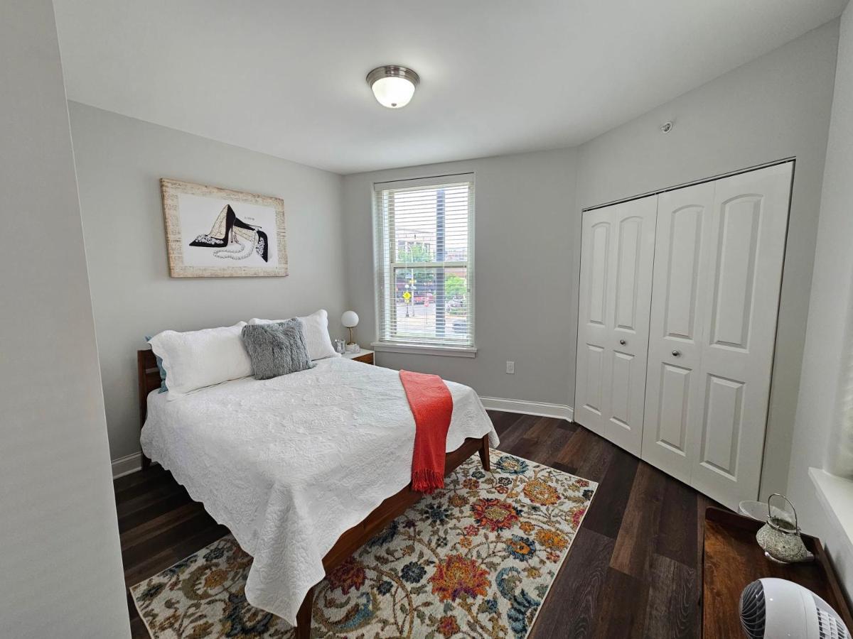 Luxurious 1 Bed 1 Bath At The Historic Inman * Champaign